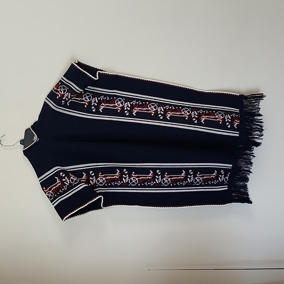 Poncho Shrug with front tie and fringe. - Picture 8 of 9